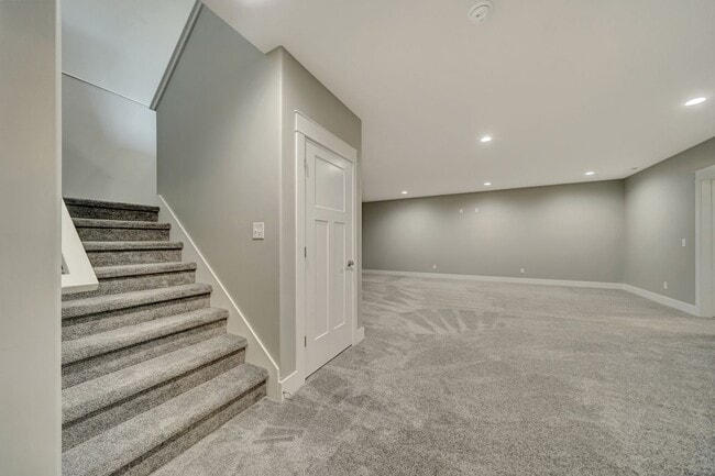 Building Photo - 8630 S 51st St