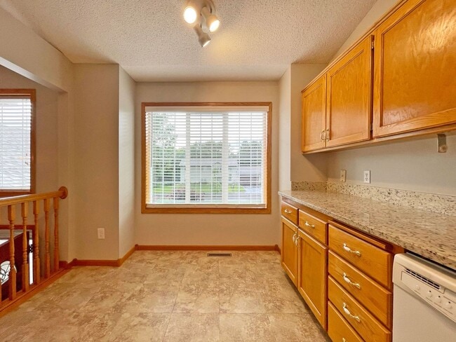 Building Photo - Sparkling Like New 3-Plus Bedroom with Vau...