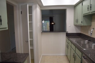 Building Photo - 7827 Leonora St