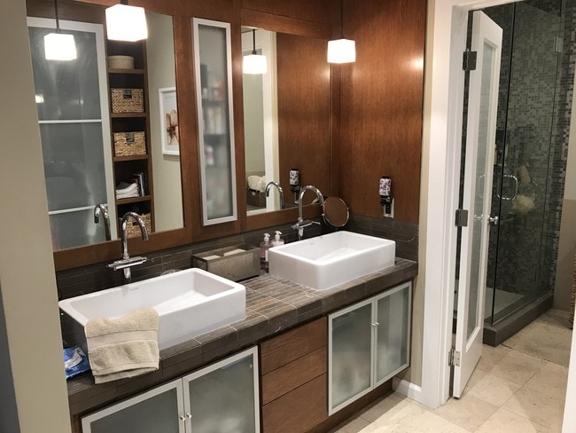 Master bathroom - 2663 S Centinela Ave