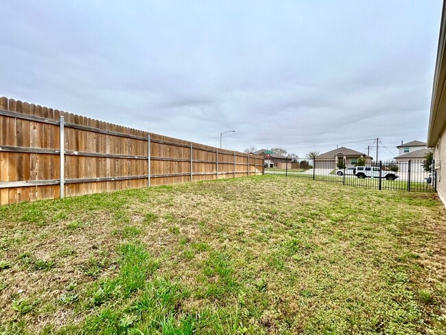 Building Photo - 2120 Alamo Heights Ave