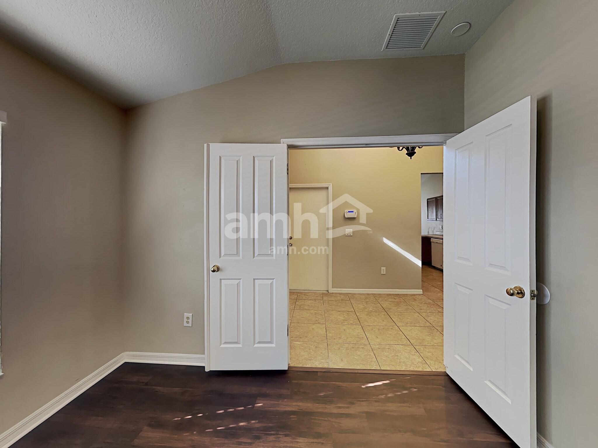 Building Photo - 7014 Monarch Park Dr