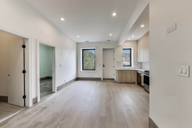 Building Photo - 2023 N Drake Ave