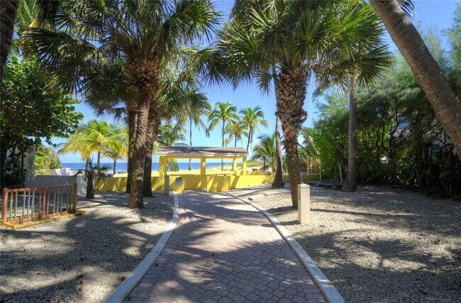 Building Photo - 1391 S Ocean Blvd