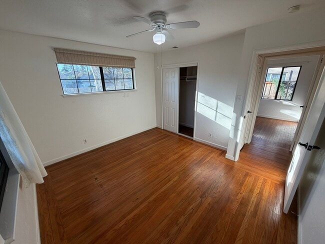 Building Photo - 3 Bed / 1.5 Bath | Thornwood Terrace Home Available Now