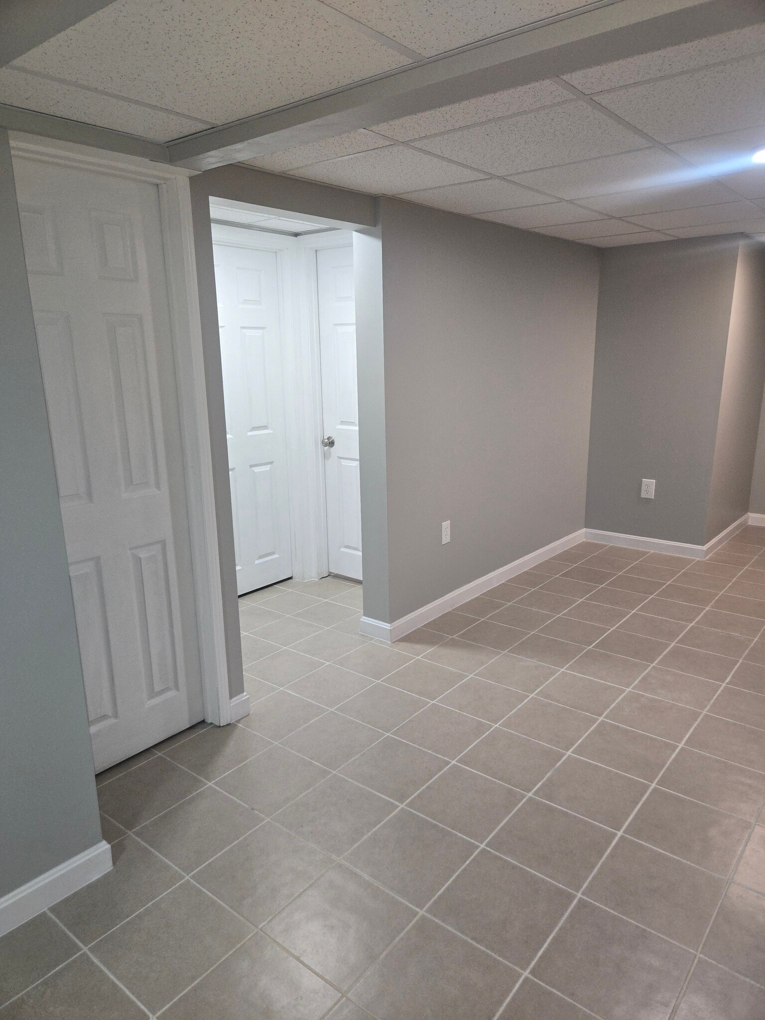 Building Photo - 1073 Main St