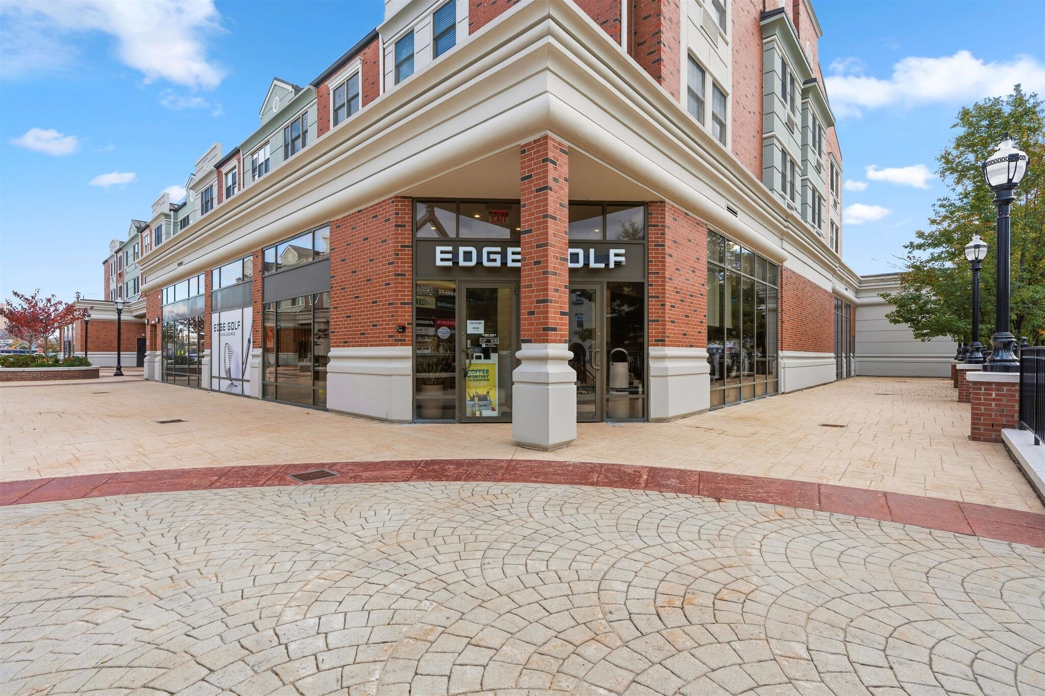 Building Photo - 905 River Rd