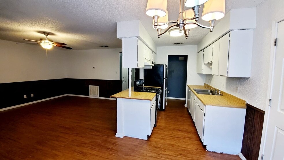 Building Photo - 4016 Eastridge Dr
