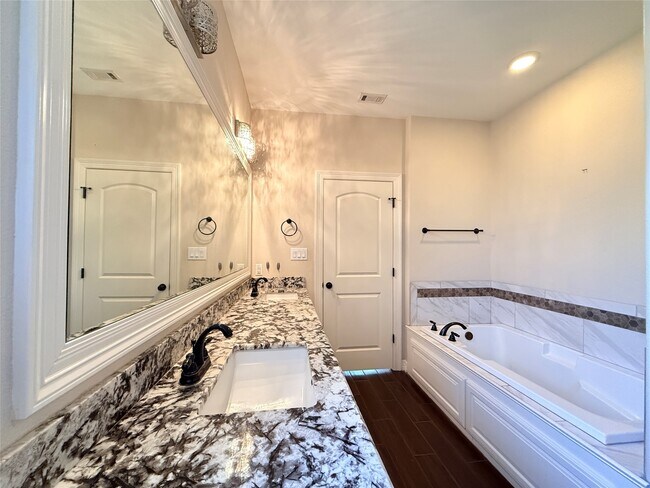 Building Photo - 4410 Sequoia Dr