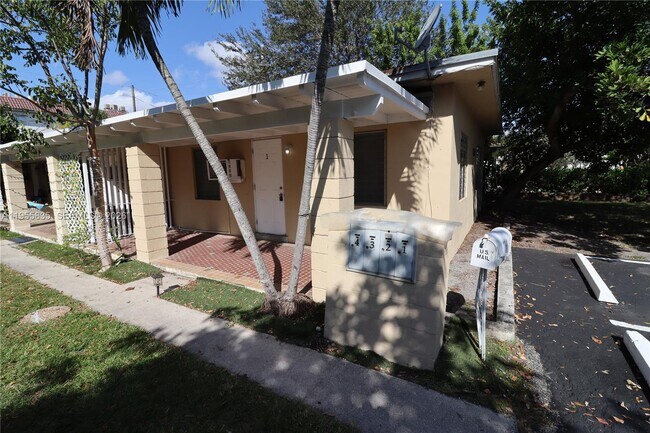 Building Photo - 1139 NE 10th Ave