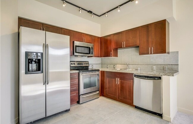 Building Photo - Open 1-bed condo in the Heart of Ballard