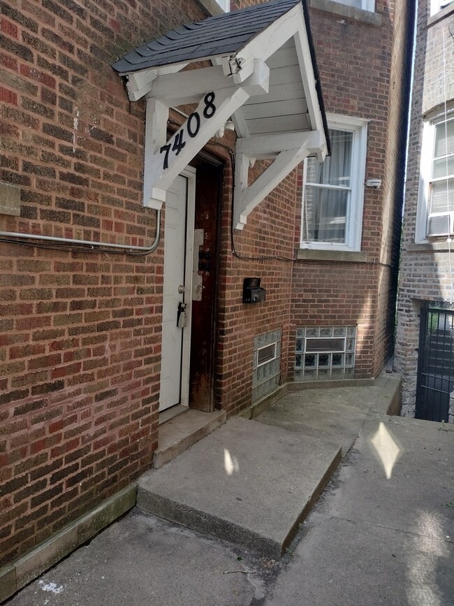 Building Photo - 7408 S Eberhart Ave