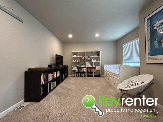 Building Photo - Spacious 5-Bed 3-Bath Home in Prime Northe...
