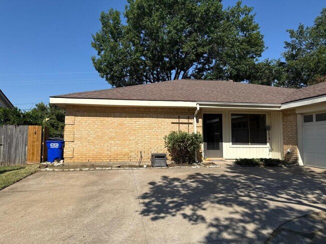 Building Photo - 2415 Amber Hill Ln