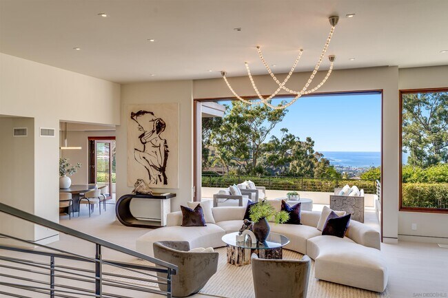 Building Photo - 8070 La Jolla Scenic Dr N