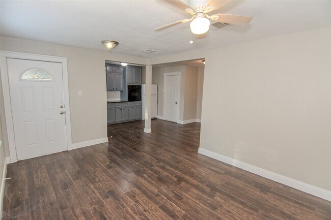 Primary Photo - 1203 Sunset Dr