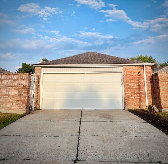 Building Photo - 8815 Brummel Dr