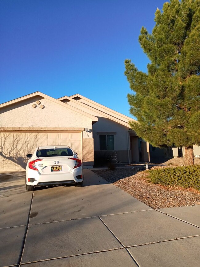 Building Photo - RIO RANCHO THREE BEDROOM