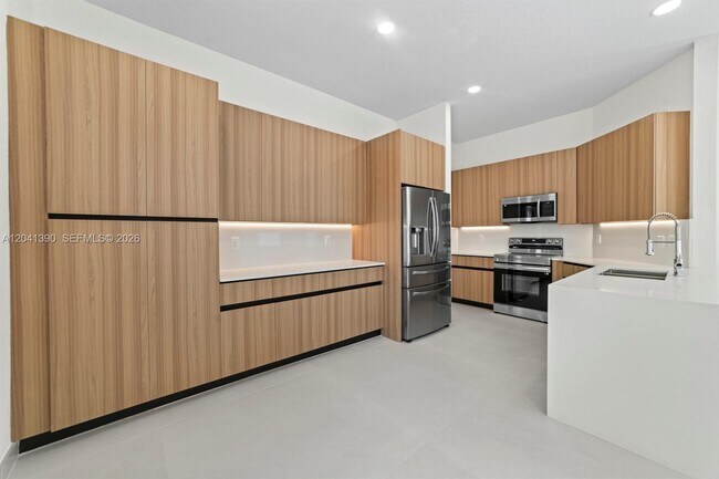 Building Photo - 3040 SW 44th Ct