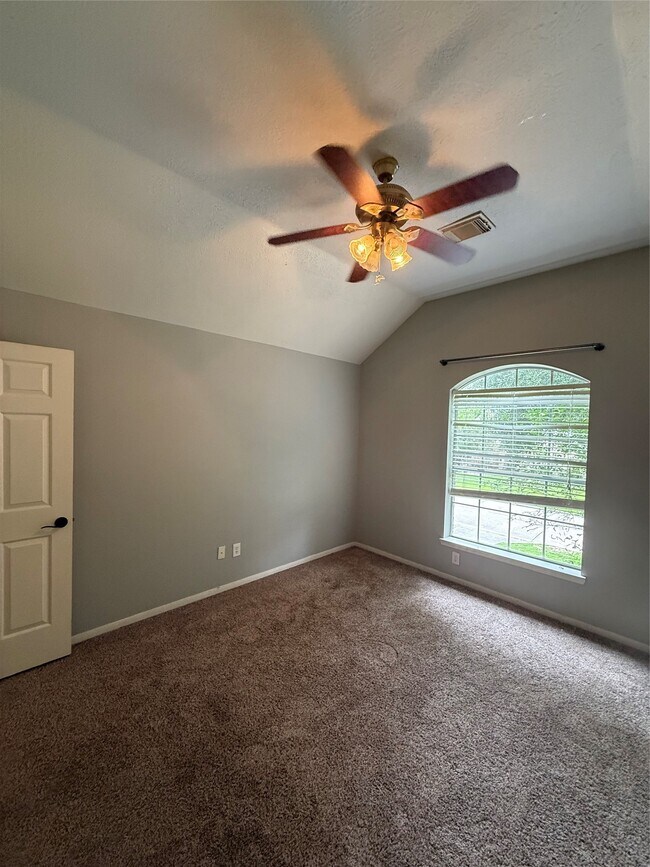 Building Photo - 1927 Kelona Dr