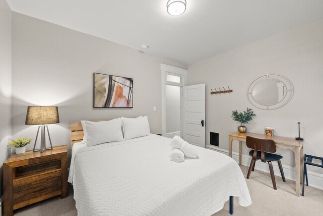 Building Photo - Fully Furnished Luxury Condo in Olde Towne East