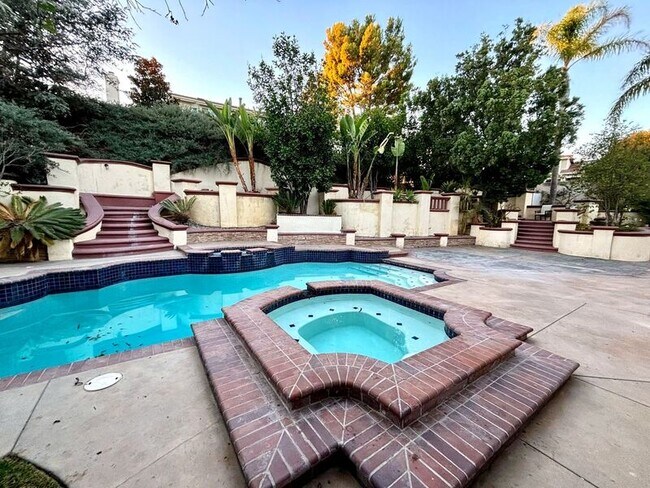 Building Photo - 709 S Hidden Creek Cir