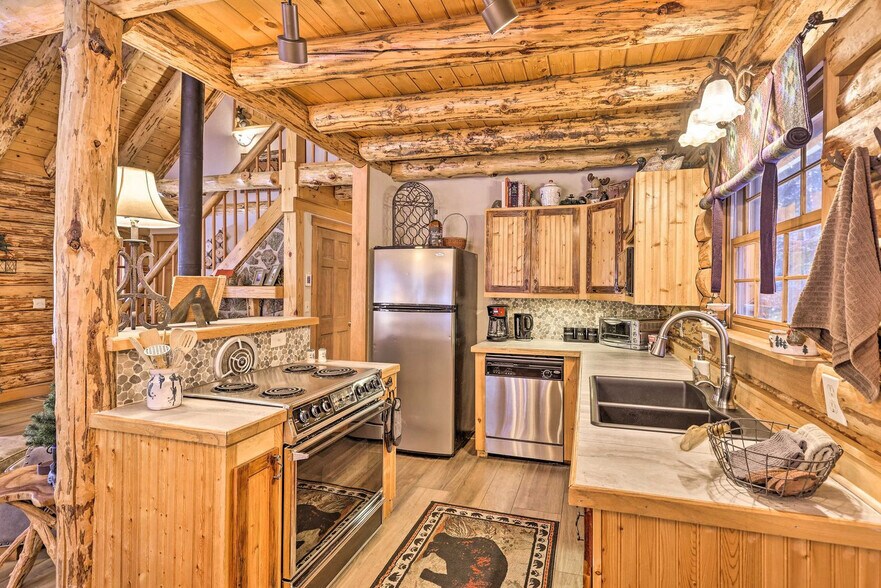 Building Photo - 351 Wilderness Dr