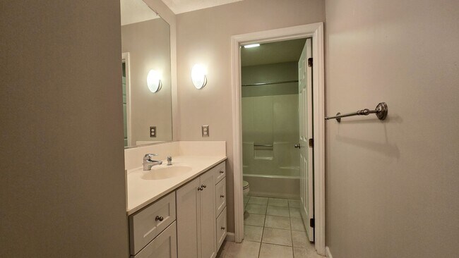 Building Photo - 1704 Gales Ct