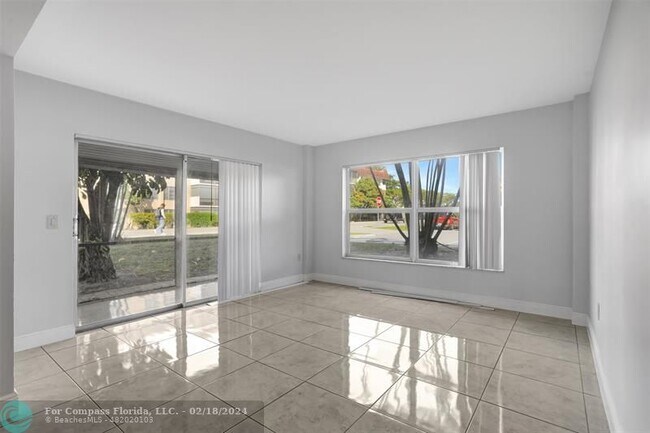 Building Photo - 4156 Inverrary Dr