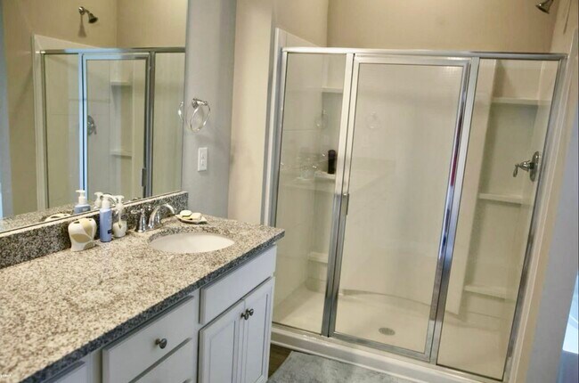 Building Photo - 115 Moonraker Cir