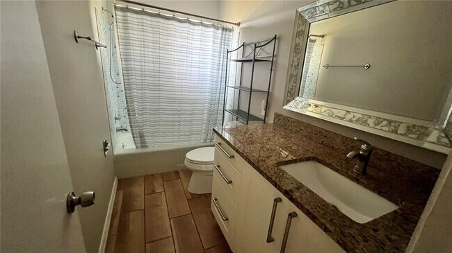 Building Photo - 9612 Valencia Cove