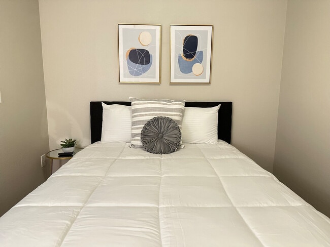 Building Photo - 800 Town and Country Blvd