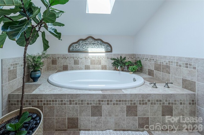 Building Photo - 2101 Dartmouth Pl