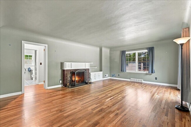 Building Photo - 1111 N 18th St