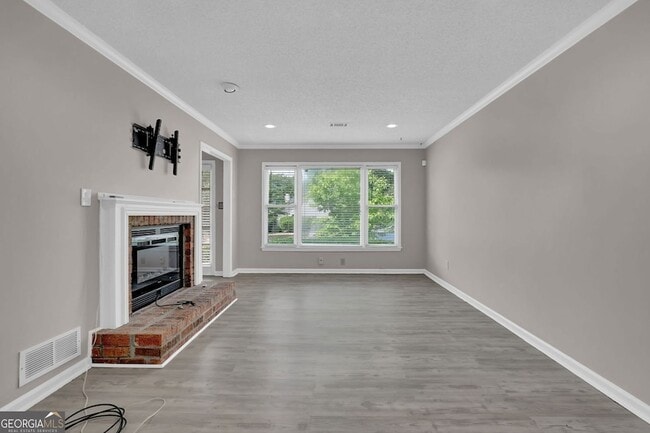 Building Photo - 255 Triple Oaks Dr