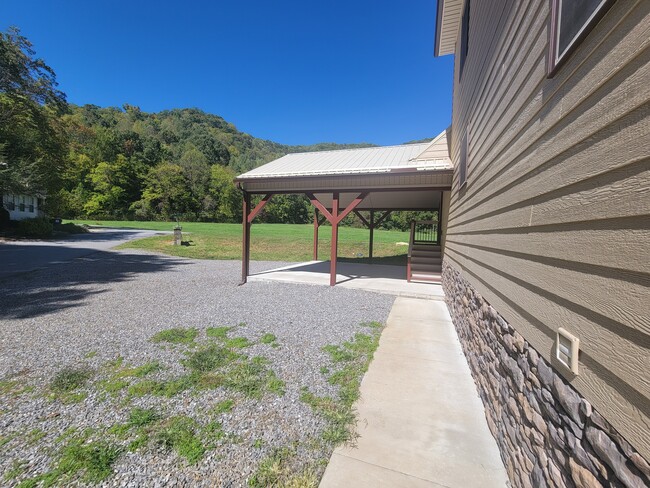 Building Photo - 1443 Moody Farm Rd