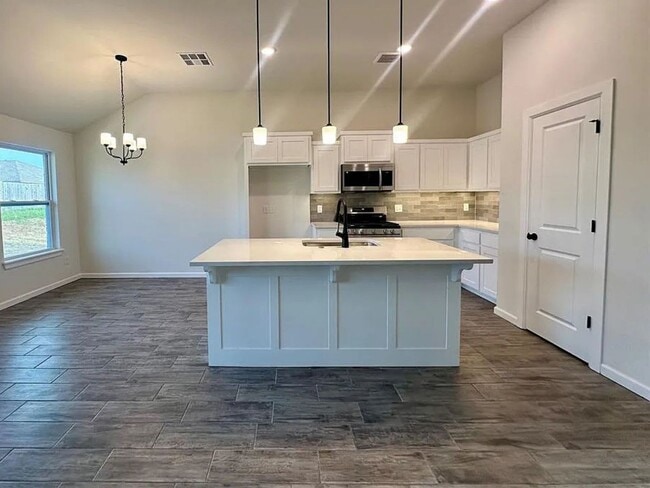 Building Photo - Beautiful 3 Bed Home in The Grove | Move-In Ready