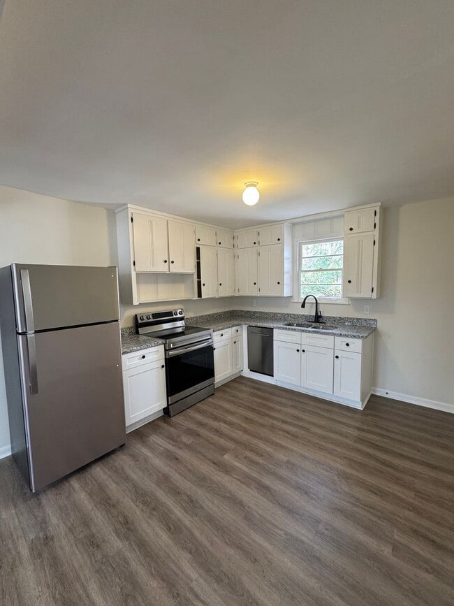 Building Photo - 1036 Seymour Ave