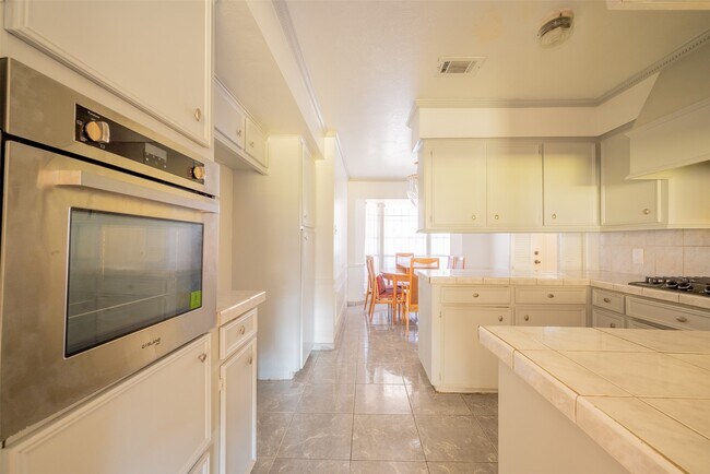 Building Photo - 4031 Curly Oaks Dr