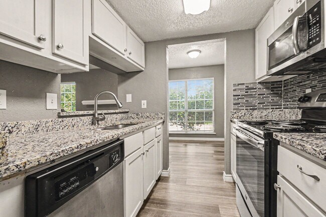 Building Photo - 3645 W Northgate Dr