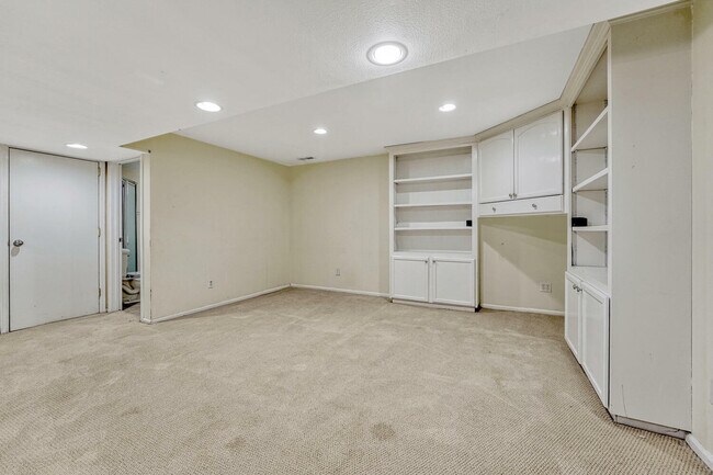 Building Photo - 7398 S Hudson Way