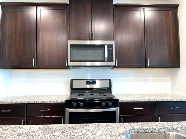 Building Photo - 1642 Villageside Ct