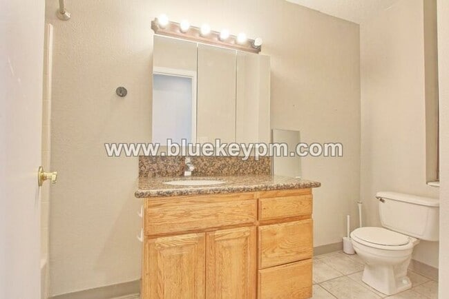 Building Photo - 1130 NE 178th Ave