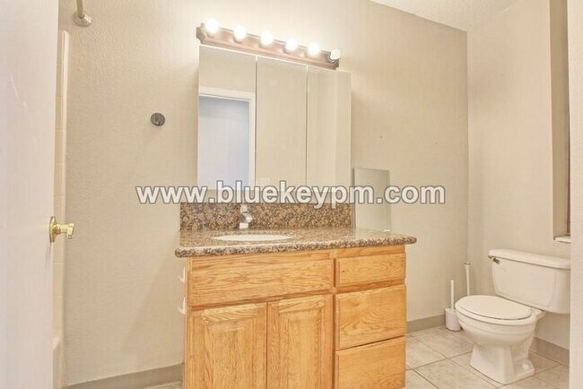 Building Photo - 5 Bed, 4 Bath ADA Accessible Home in Gresham