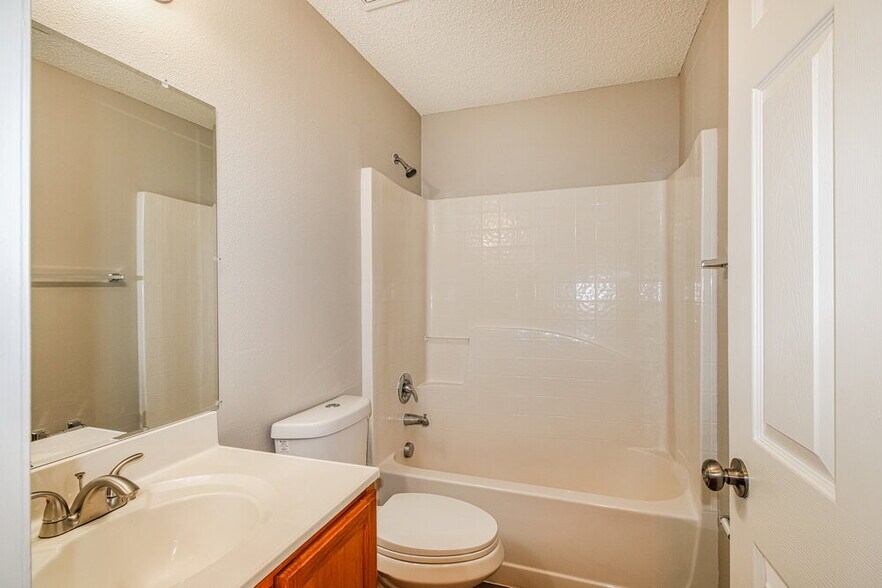 Building Photo - 6510 Hillview Rd