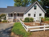 Building Photo - Country Home in Great Penn Valley Location...