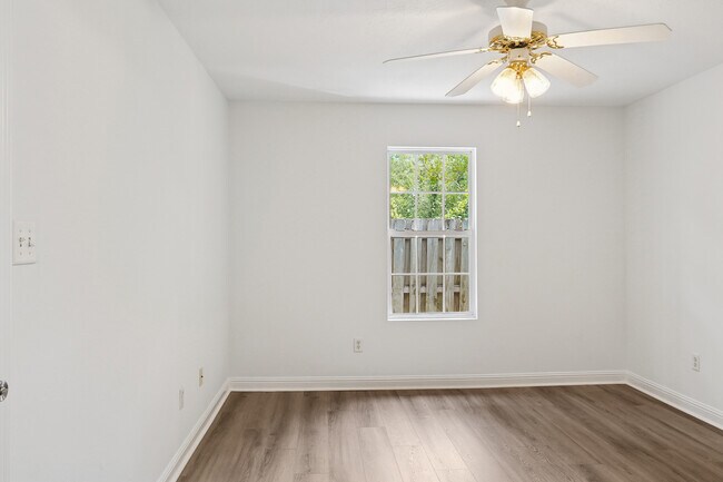 Building Photo - 2032 Buckhaven Way