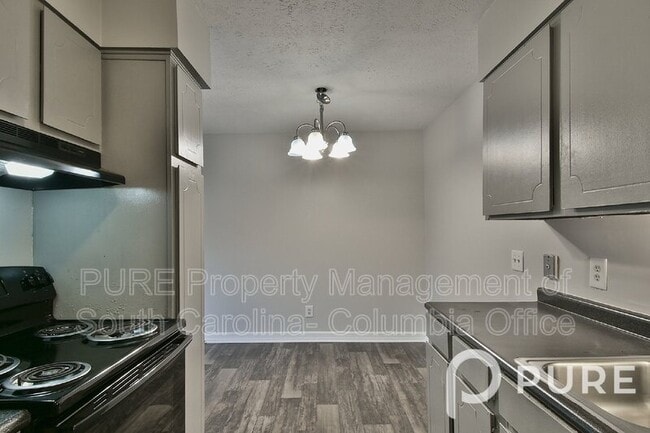 Building Photo - 1323 Old Manor Rd