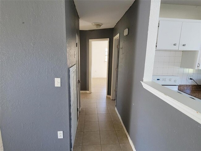 Building Photo - 3031 Herold Dr