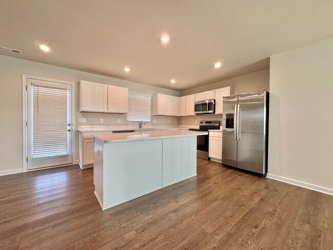 Building Photo - 4 Bedroom, 2.5 Bath Home w/ Office and 2 Car Garage